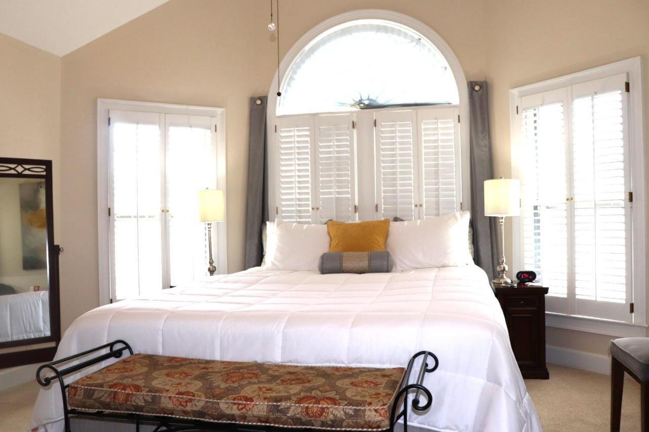 Pleasanton Courtyard Bed And Breakfast Фейетвилл Экстерьер фото