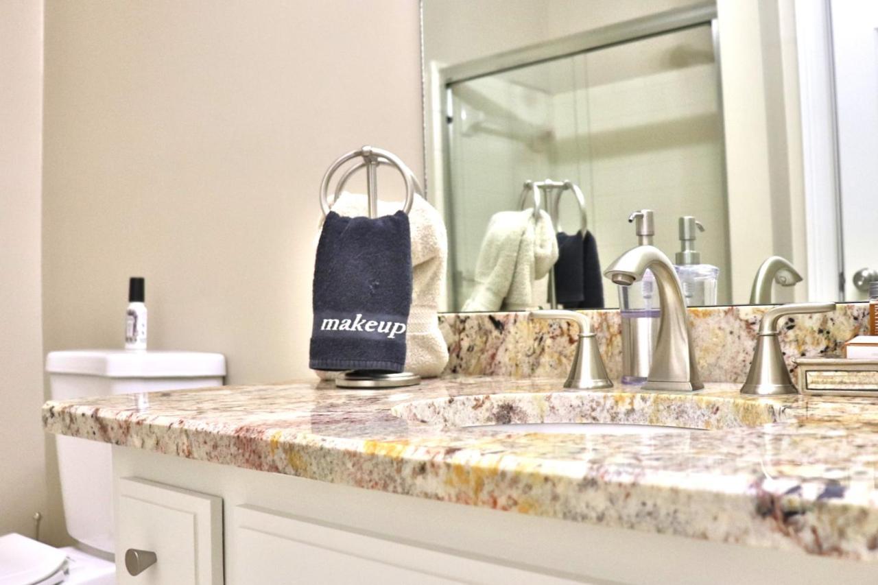 Pleasanton Courtyard Bed And Breakfast Фейетвилл Экстерьер фото