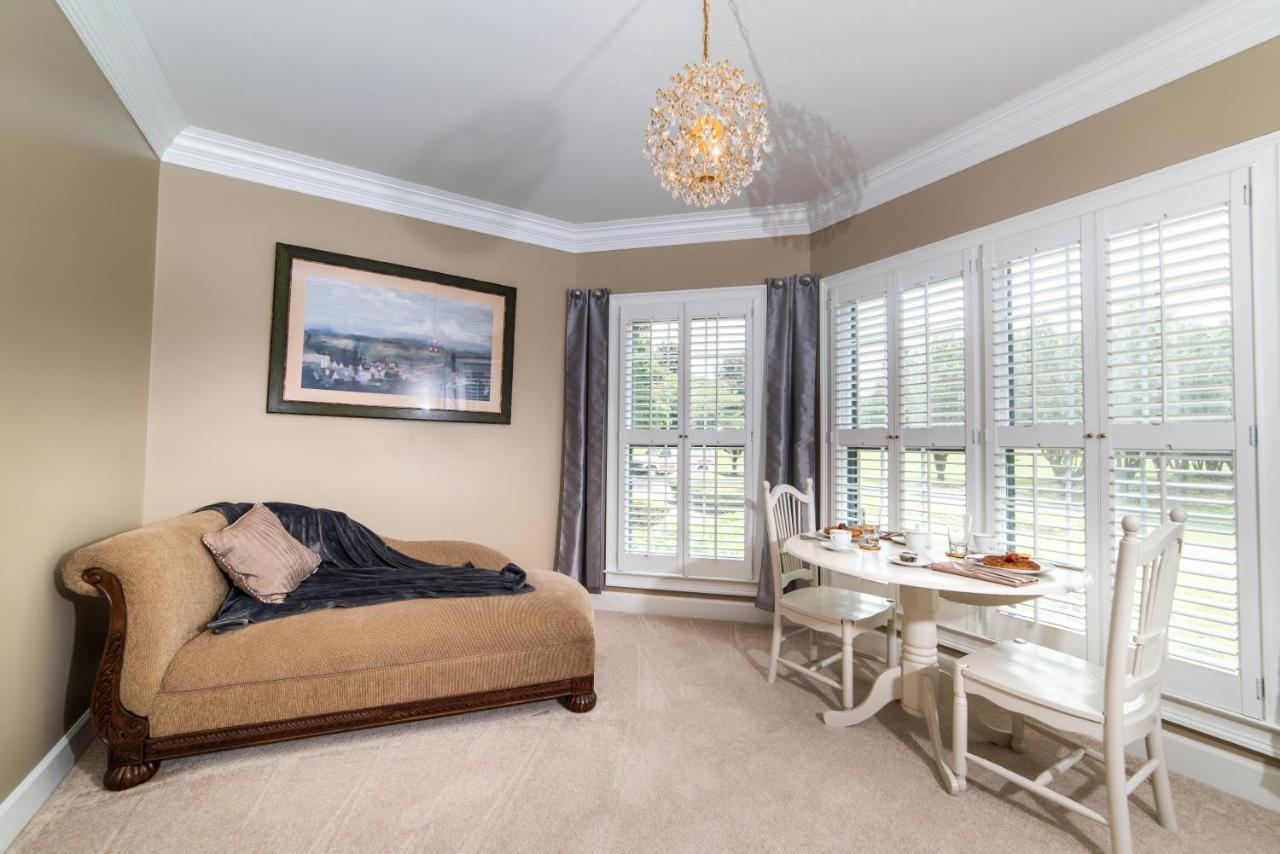 Pleasanton Courtyard Bed And Breakfast Фейетвилл Экстерьер фото