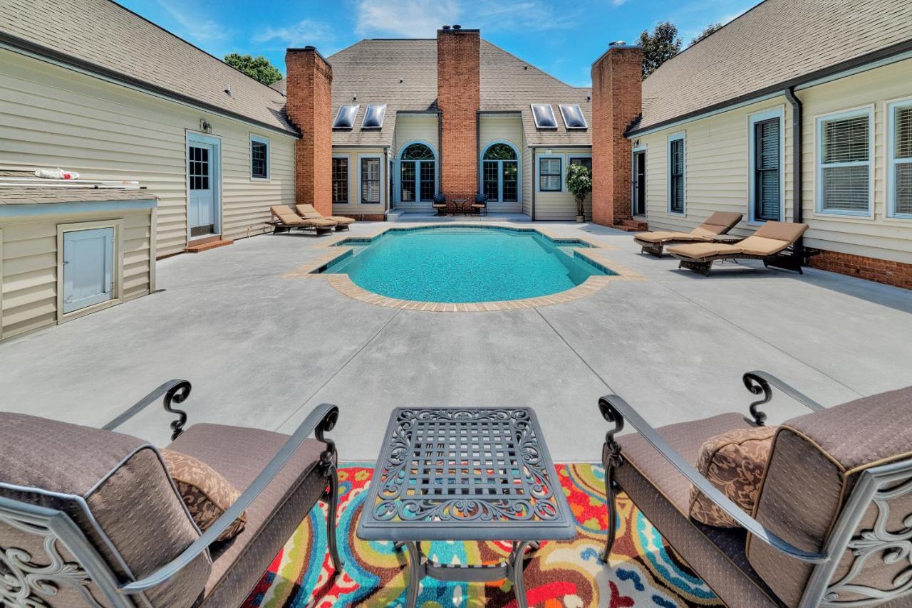 Pleasanton Courtyard Bed And Breakfast Фейетвилл Экстерьер фото