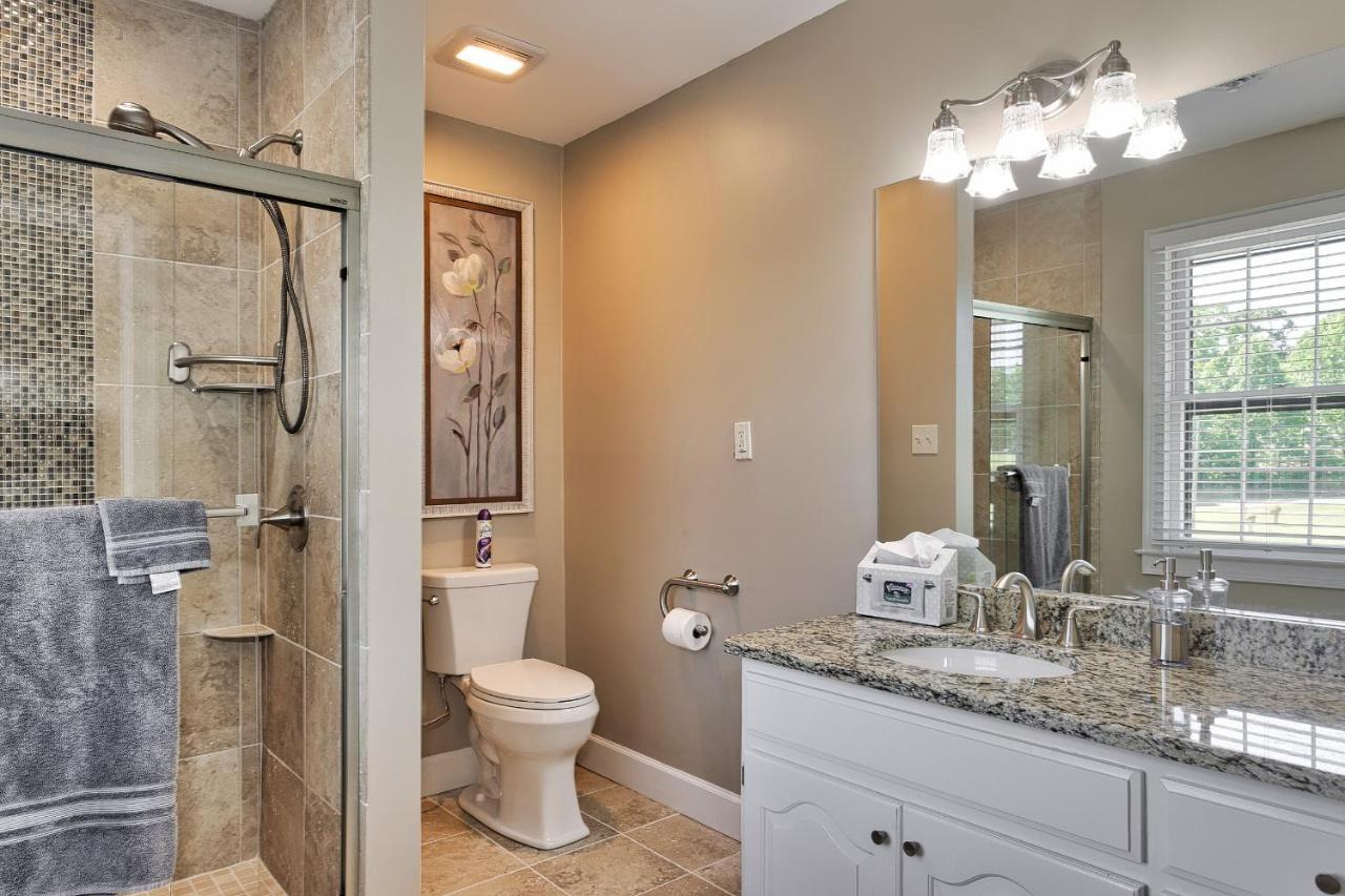 Pleasanton Courtyard Bed And Breakfast Фейетвилл Экстерьер фото